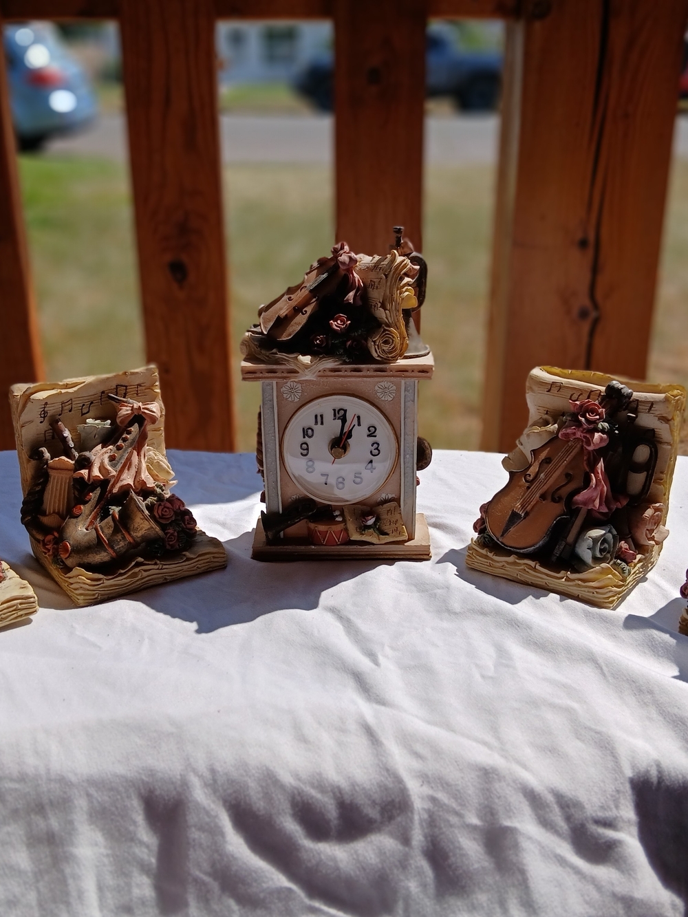 2 Handpainted Music Themed Bookemds & Matching Working Clock